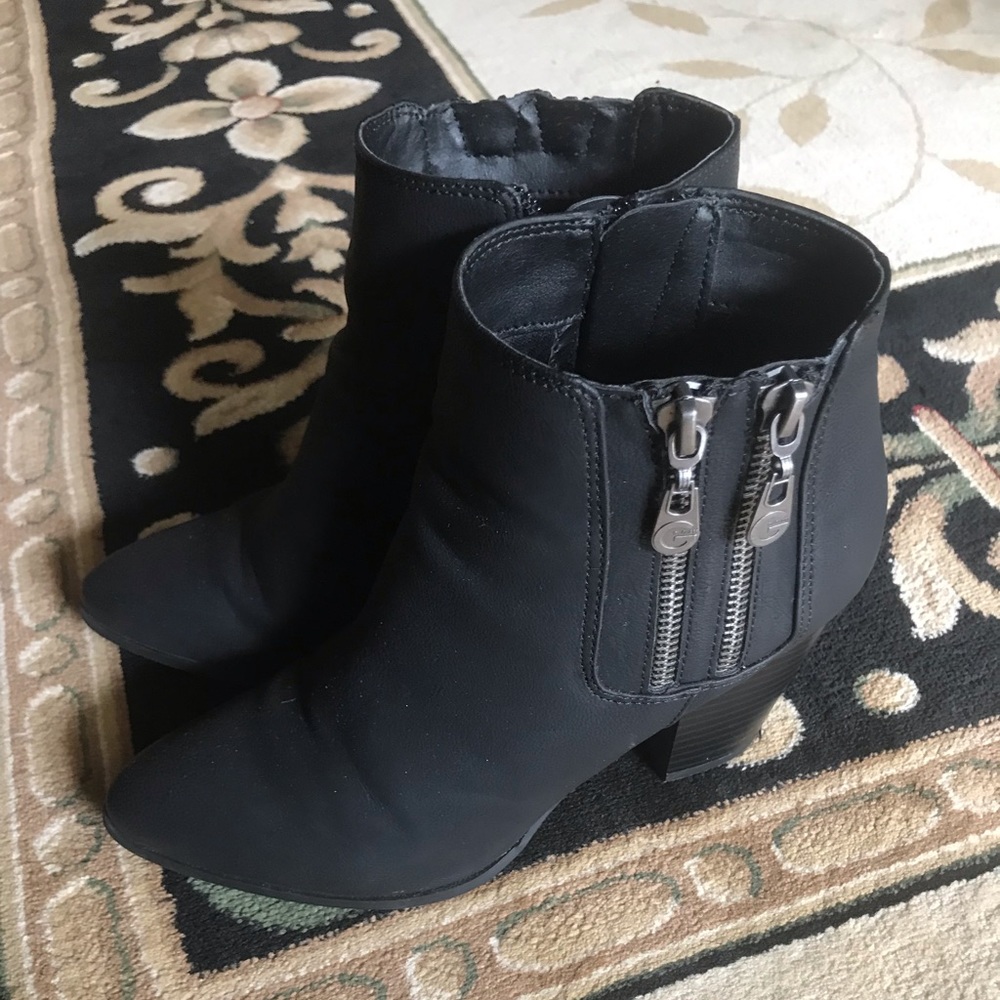 Black pointed toe ankle boots